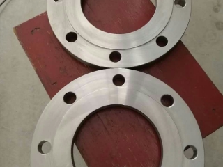 Titanium flanges